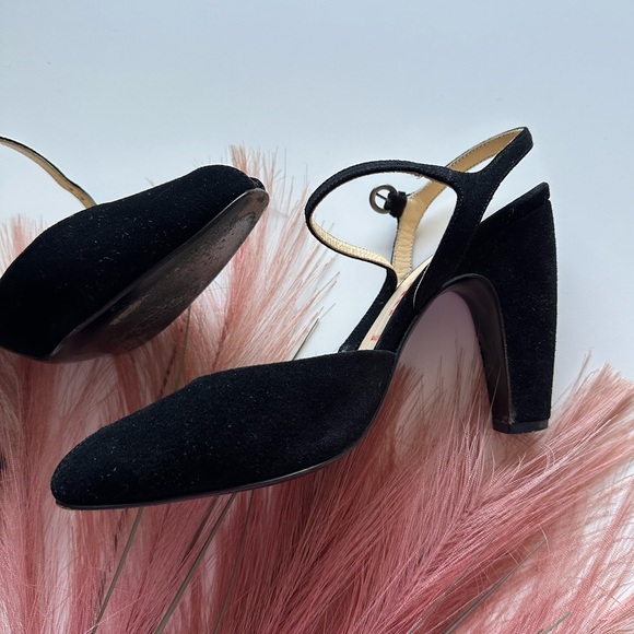 Vintage 90’s Miu Miu heels. Color: Black - Picture 9 of 14